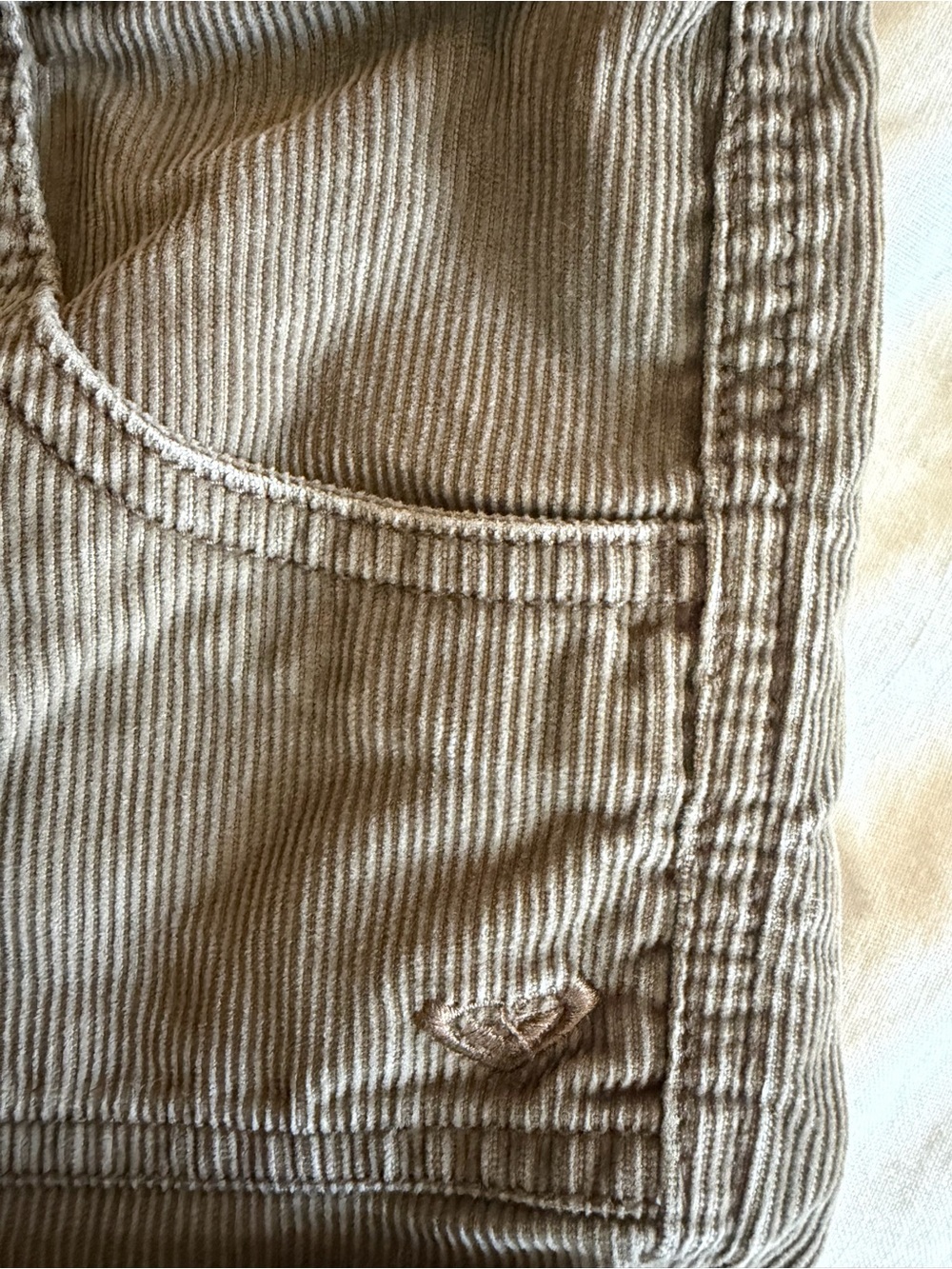 Early 2000s Roxy shorts- Taupe Brown 26-27 waist - Picture 5 of 5